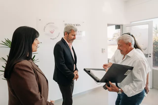 El gobernador Rogelio Frigerio recorrió las instalaciones junto a autoridades del Ministerio de Salud y de la entidad donante.