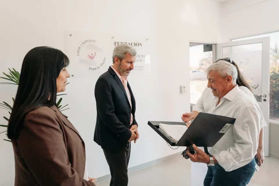 El gobernador Rogelio Frigerio recorrió las instalaciones junto a autoridades del Ministerio de Salud y de la entidad donante.